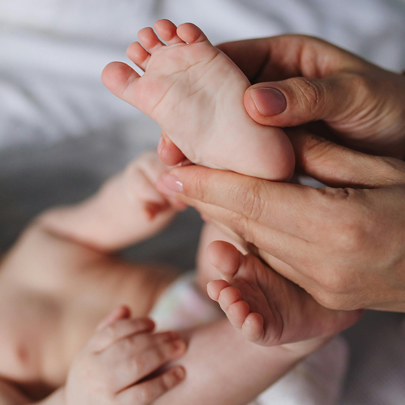 Réflexologie bébé émotionnelle Haute Savoie Réflexologie bébé, bien-être bébé, soin bébé Haute Savoie